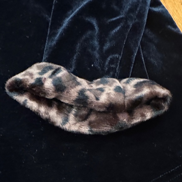 Black Blouse with Leopard Cuffs - Picture 3 of 4